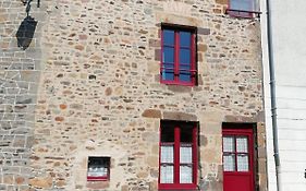 Home, Saint Léonard des bois